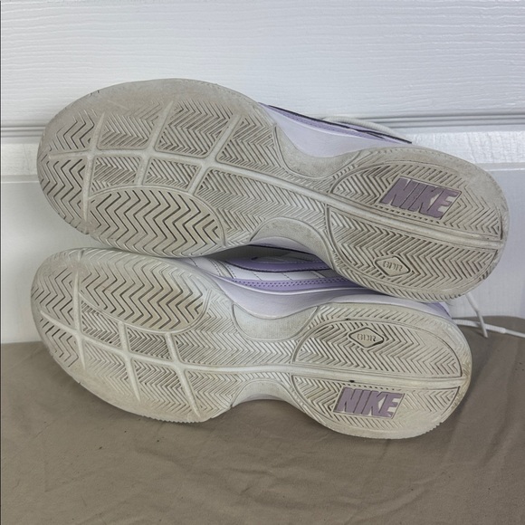 Nike court lite women’s tennis sneaker shoe size 10.5 - Picture 6 of 9